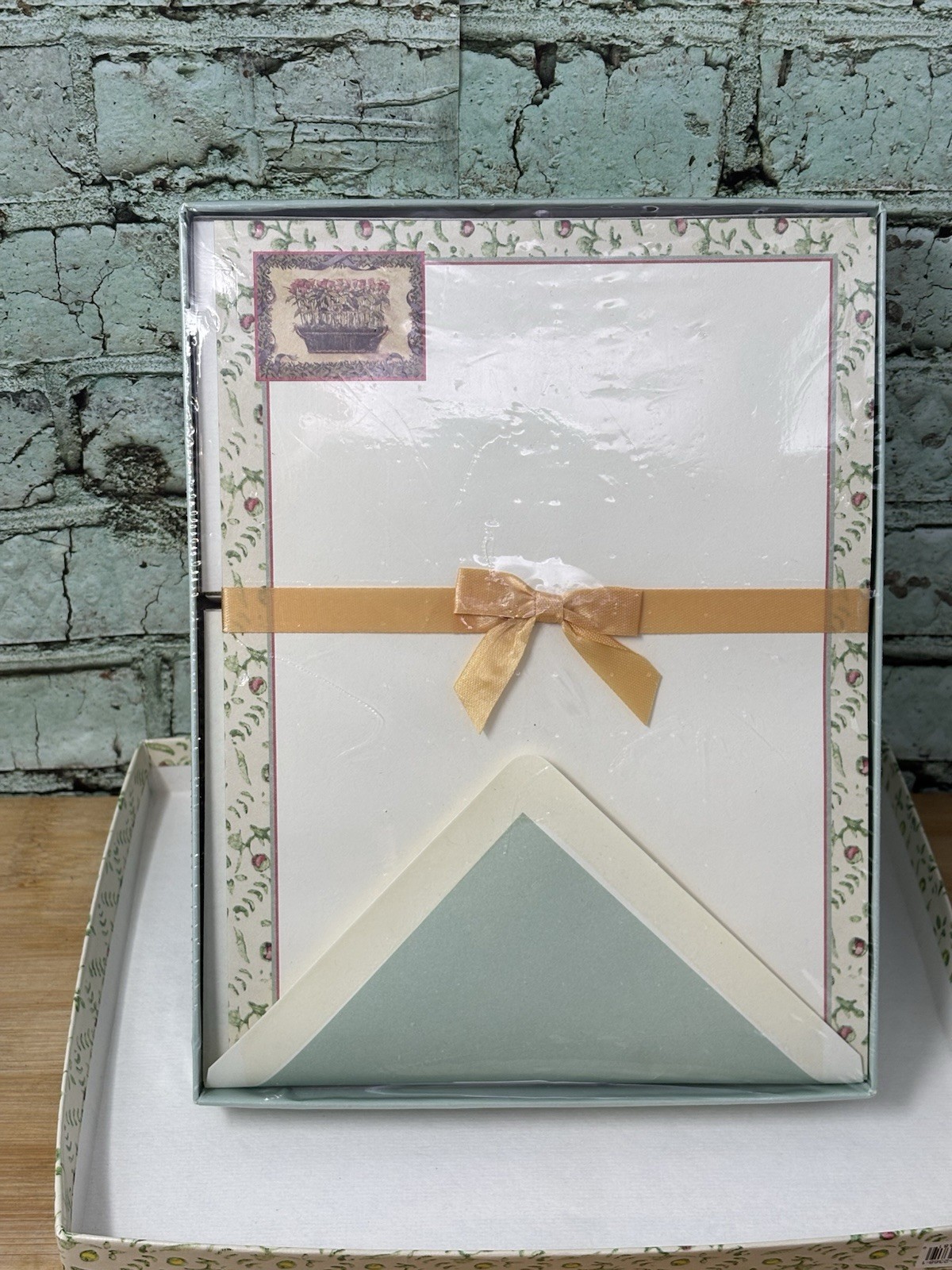 Vtg New Stationery Box Set Writing Paper Note Cards Envelopes English Flowers Vtg New Stationery Box Set Writing Paper Note Cards Envelopes English Flowers