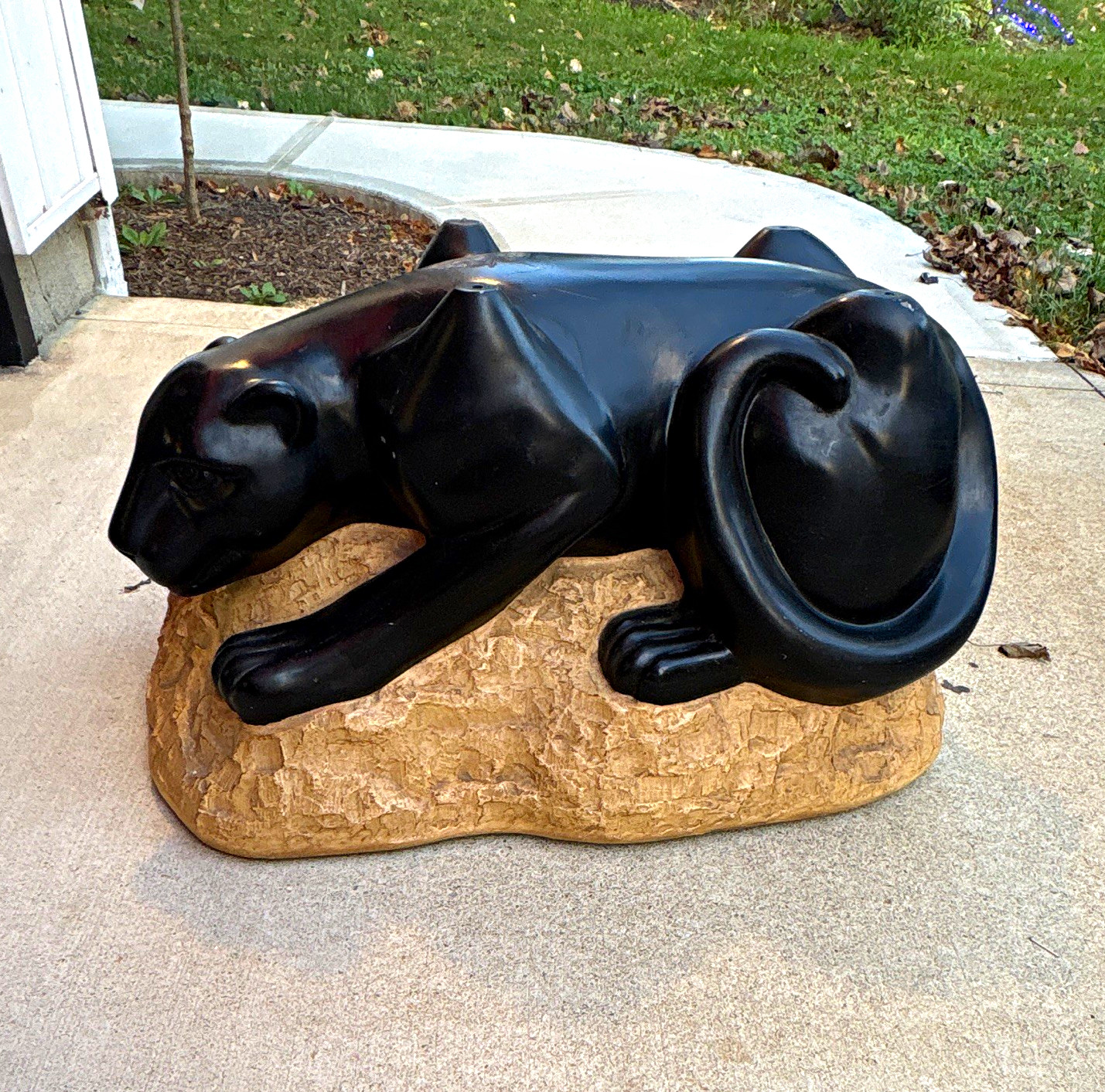 Vintage Black Panther Resin Sculpture Painted 3D Effect coffee table Vintage Black Panther Resin Sculpture Painted 3D Effect coffee table