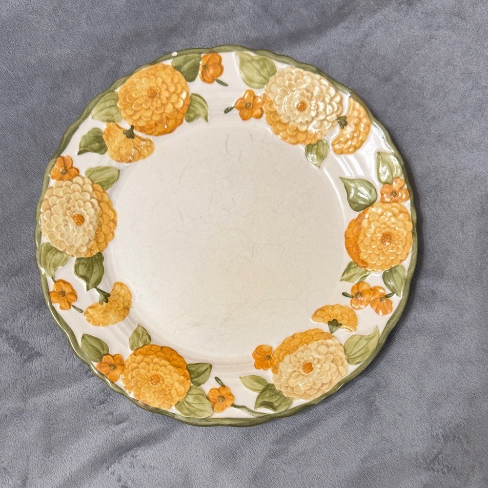 Vintage Metlox Poppytrail Sculpted Zinnia 10.5" Dinner Plate (1) Ceramic 1960's
