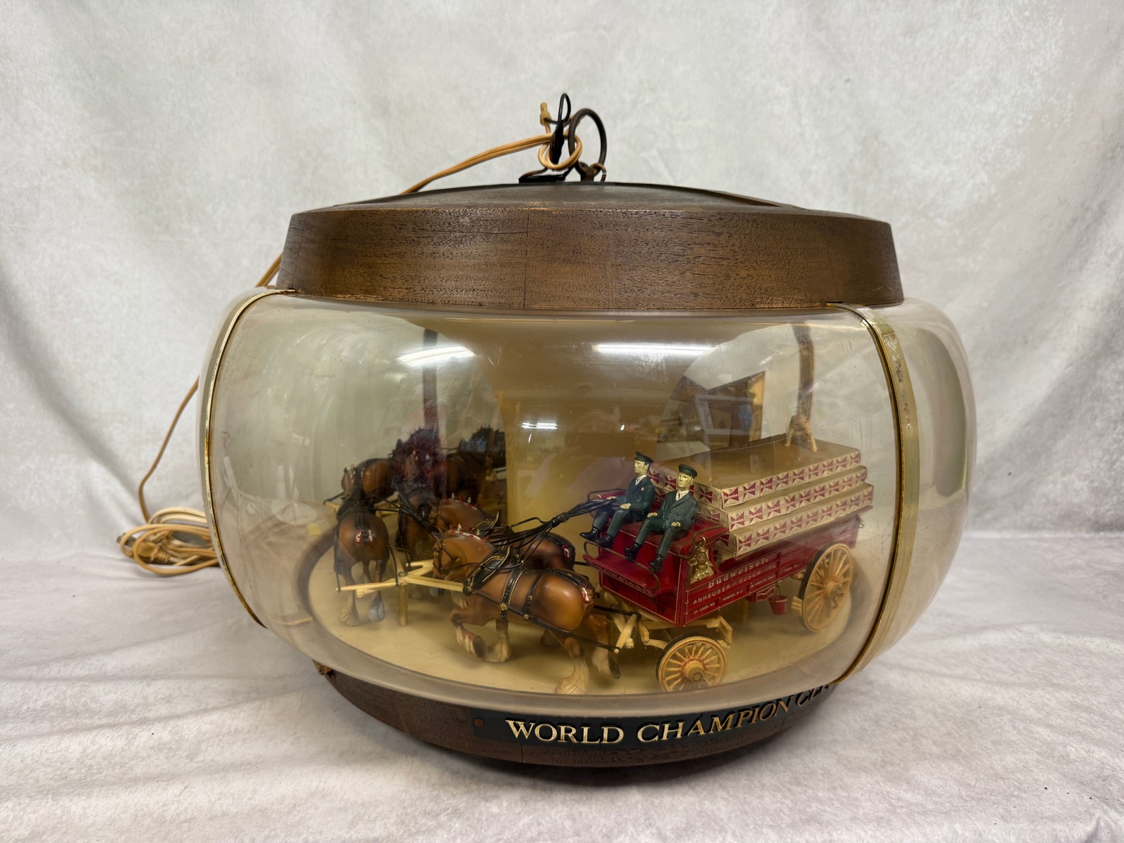 Vintage Budweiser Clydesdale Team Carousel Hanging Light Fixture - Works Vintage Budweiser Clydesdale Team Carousel Hanging Light Fixture - Works