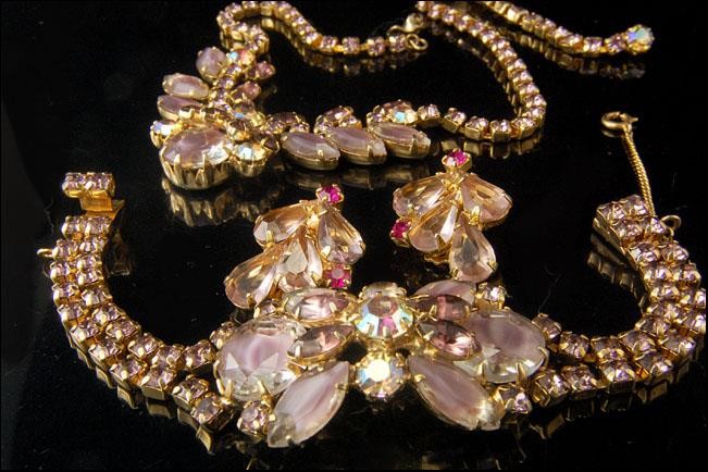 2 VINTAGE JULIANA PURPLE PINK PARURE RHINESTONE GOLD TONE NECKLACE BRACELET