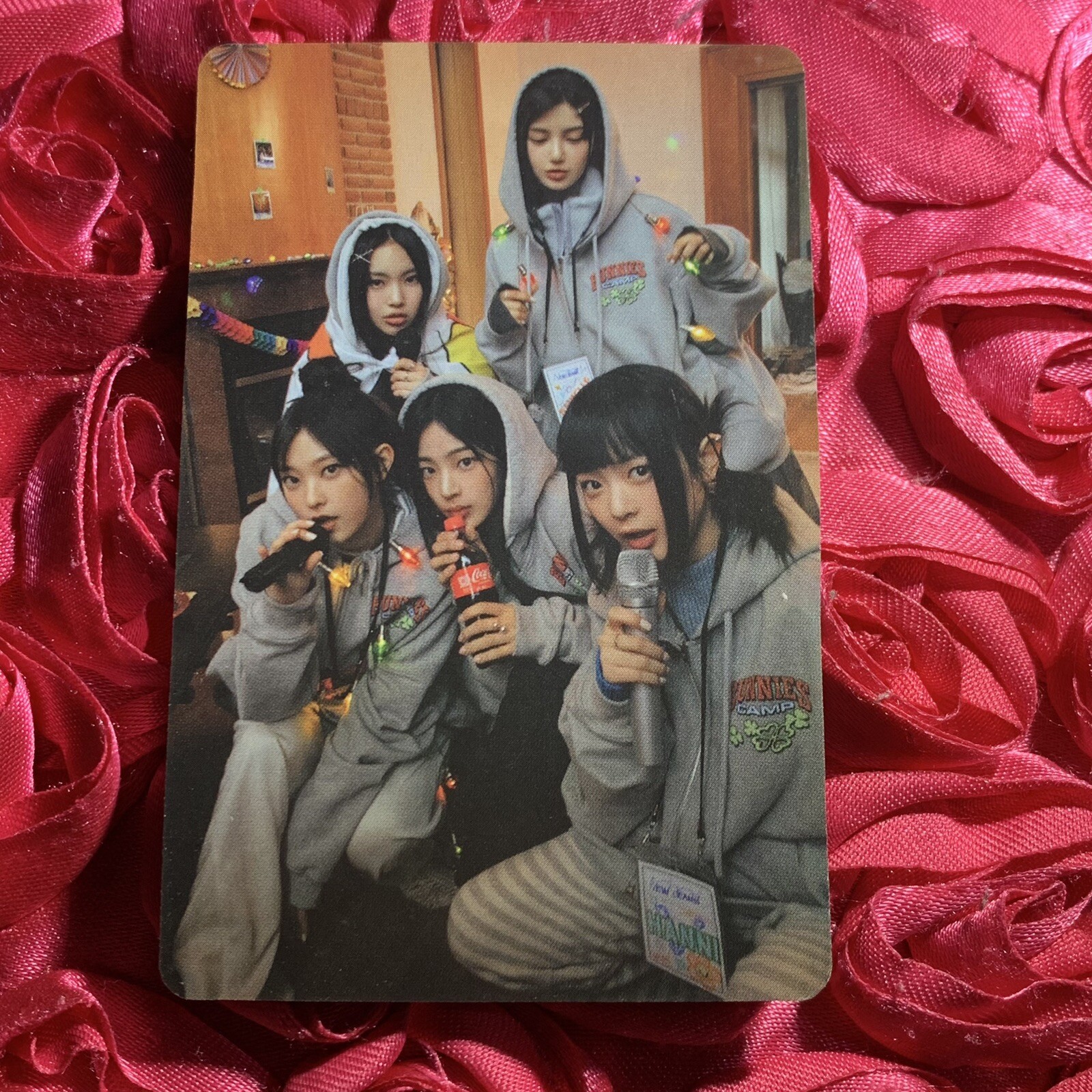 NEWJEANS PEACE Edition Celeb K-POP Girl Photo Card Group Hoodie Gray NEWJEANS PEACE Edition Celeb K-POP Girl Photo Card Group Hoodie Gray