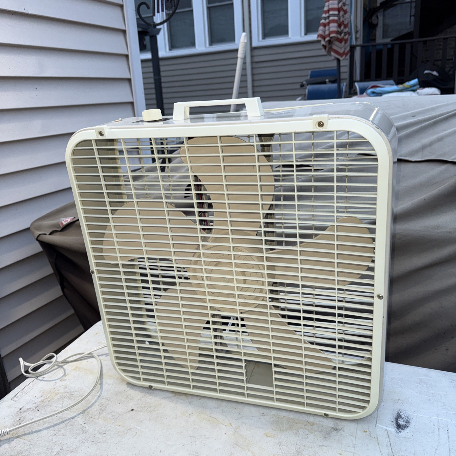 Vintage Lakewood 21" Box Fan 3 Speed Thermo Protected Model F05088B2180