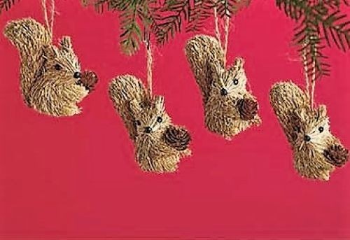 Rustic woodland-style straw and bristle squirrel hanging ornaments, 2 available