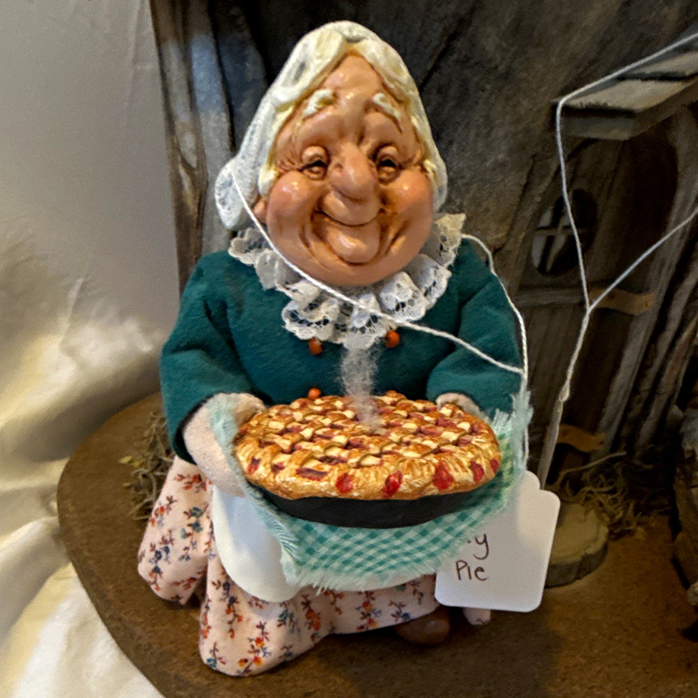 Simpich collection Elf Ivy with pie Simpich collection Elf Ivy with pie