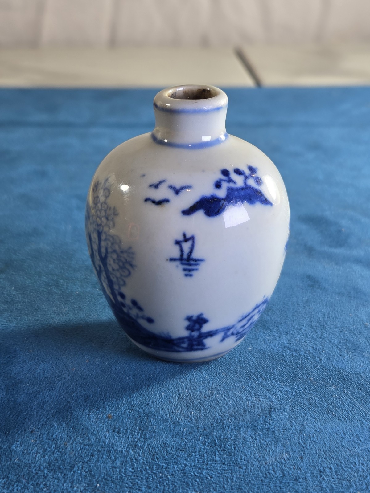 Vintage Chinese Blue & White Porcelain Snuff Bottle Landscape Red Export Wax Sea Vintage Chinese Blue & White Porcelain Snuff Bottle Landscape Red Export Wax Sea