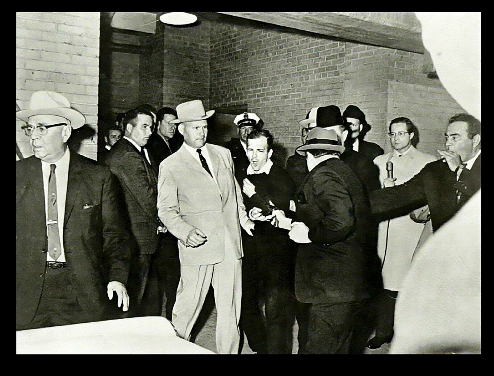 1963 PRESIDENT JFK JOHN KENNEDY JACK RUBY GUN HARVEY OSWALD 8.5X11 PHOTO PICTURE