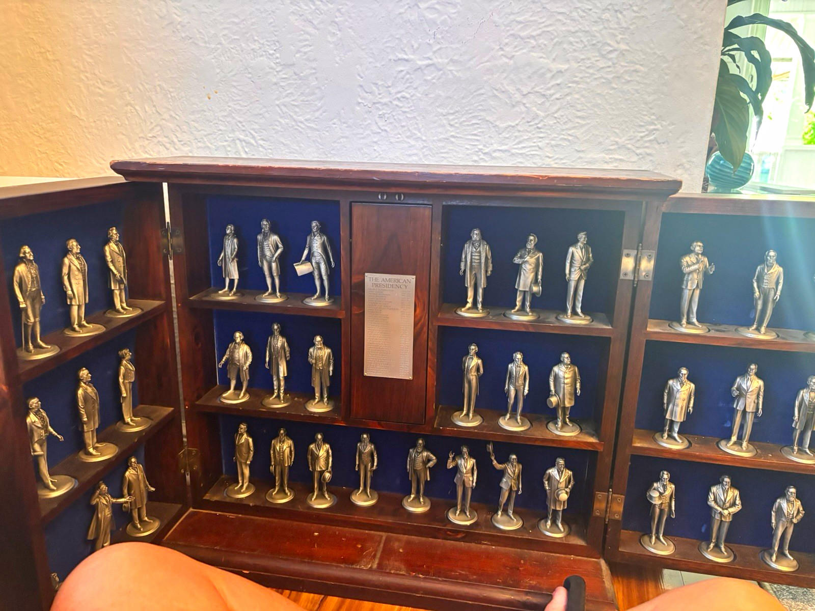 The American Presidency U.S. Presidents Metal Figurine Set w/ Wood Display Case The American Presidency U.S. Presidents Metal Figurine Set w/ Wood Display Case