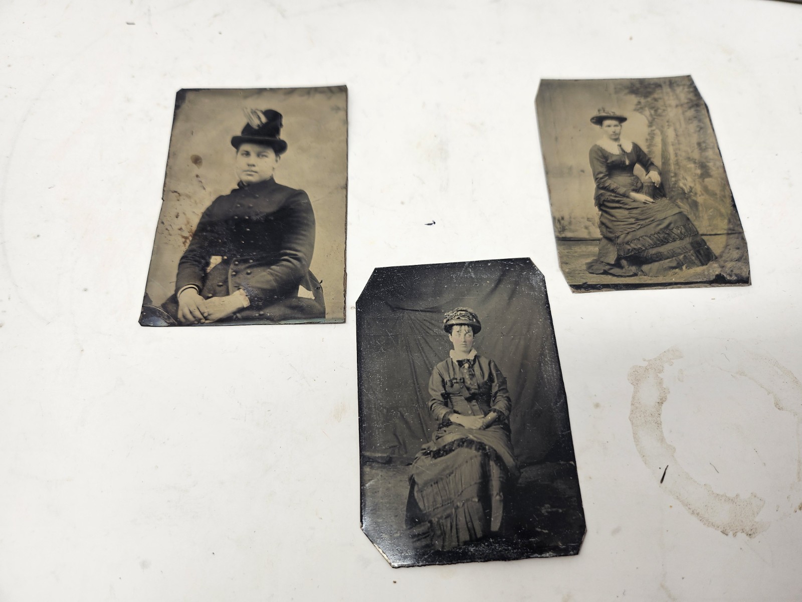 3 Antique American PHOTO TINTYPES Fashionable Women 1800s 3 Antique American PHOTO TINTYPES Fashionable Women 1800s