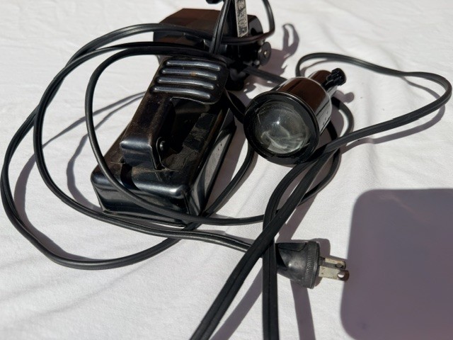 Vintage Singer Round light, foot controller, and motor--tested--needs lightbulb Vintage Singer Round light, foot controller, and motor--tested--needs lightbulb