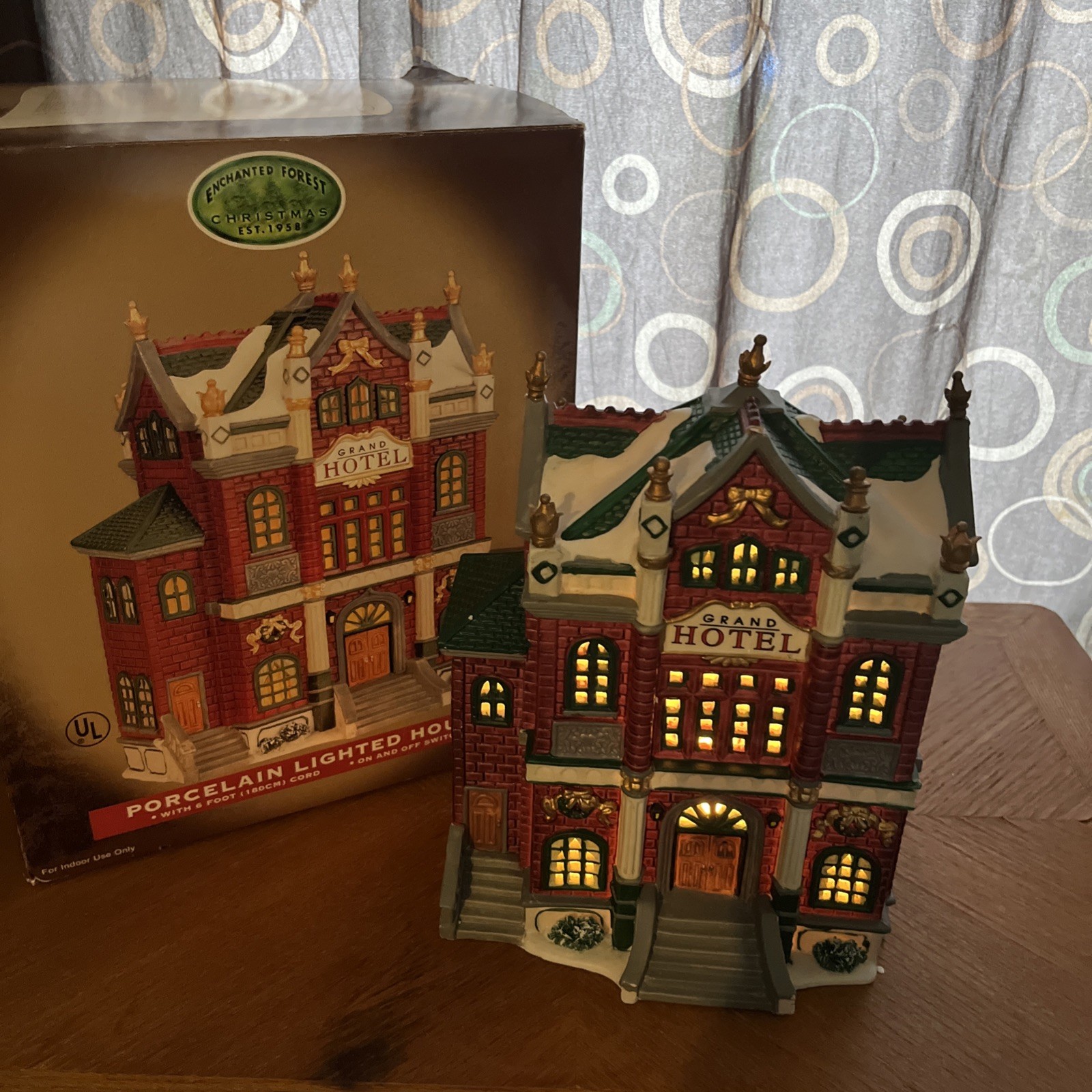 Lemax Lighted Christmas Village Grand Hotel Building 1999 Enchanted Forest Rare Lemax Lighted Christmas Village Grand Hotel Building 1999 Enchanted Forest Rare