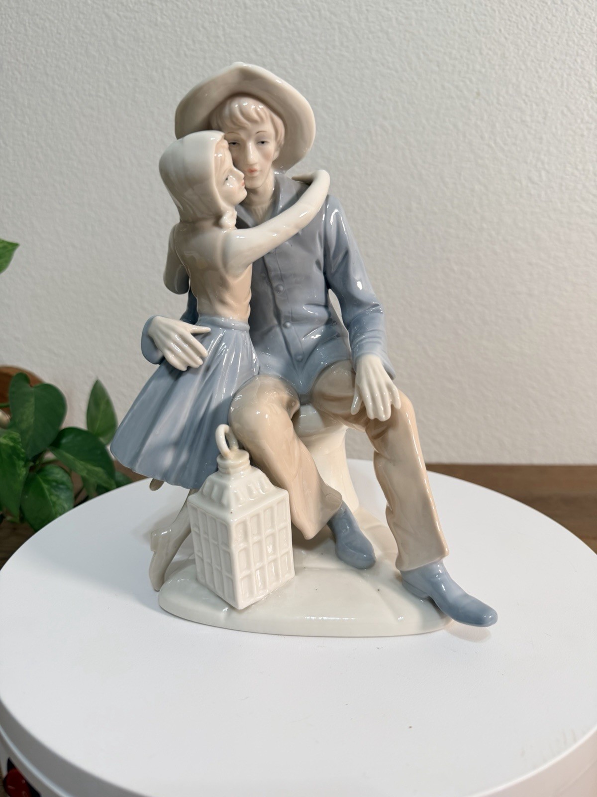 Vintage Duncan Royale Couple “the kiss” Porcelain Figurine 9” High Lladro Style Vintage Duncan Royale Couple “the kiss” Porcelain Figurine 9” High Lladro Style