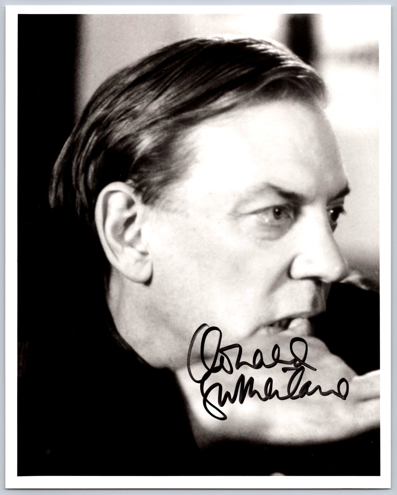 Donald Sutherland Hand Signed 8 x 10 Inch Photo Donald Sutherland Hand Signed 8 x 10 Inch Photo