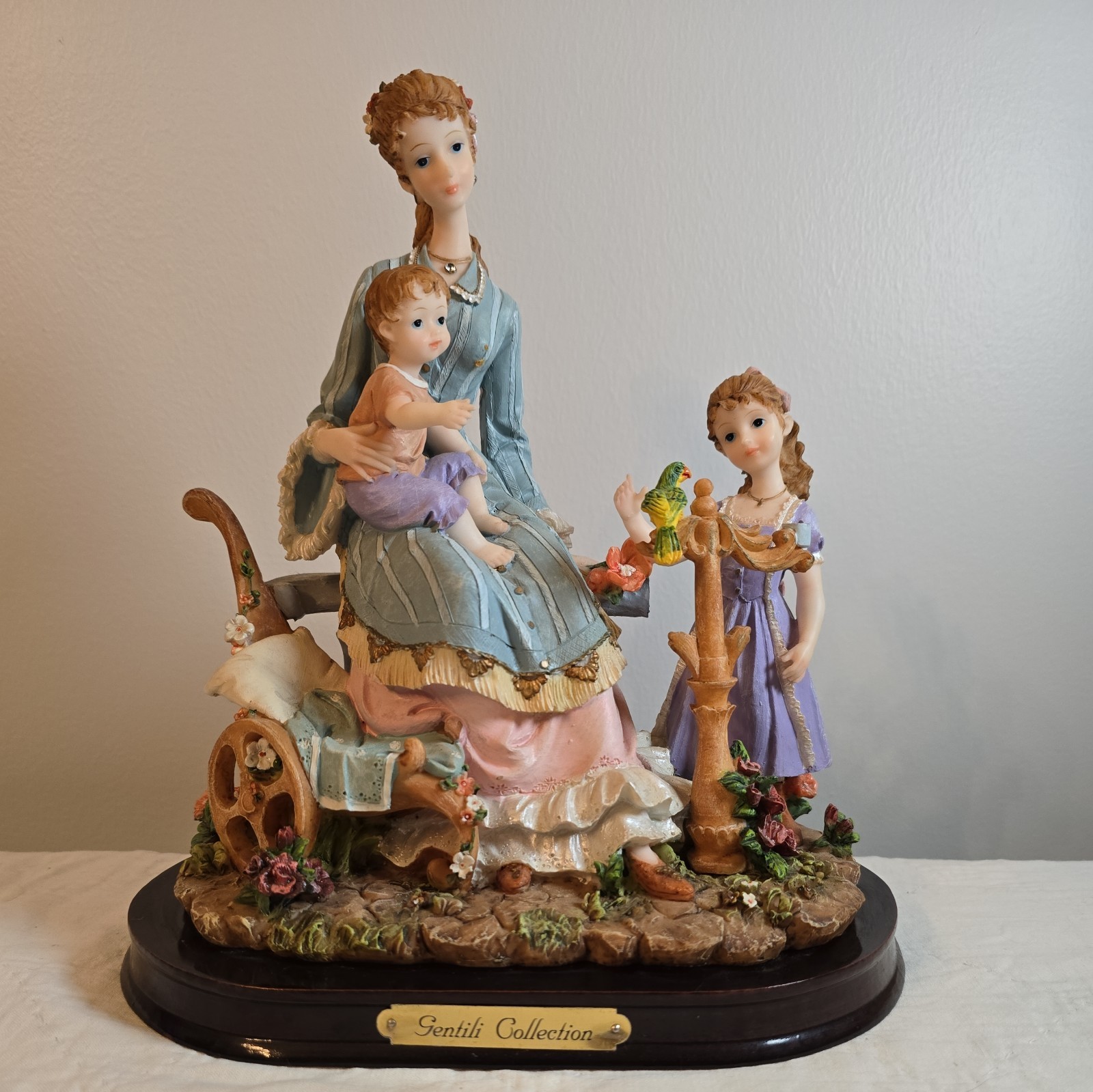 Vintage Figurine Woman With two children outside.- GENTILI COLLECTION Vintage Figurine Woman With two children outside.- GENTILI COLLECTION