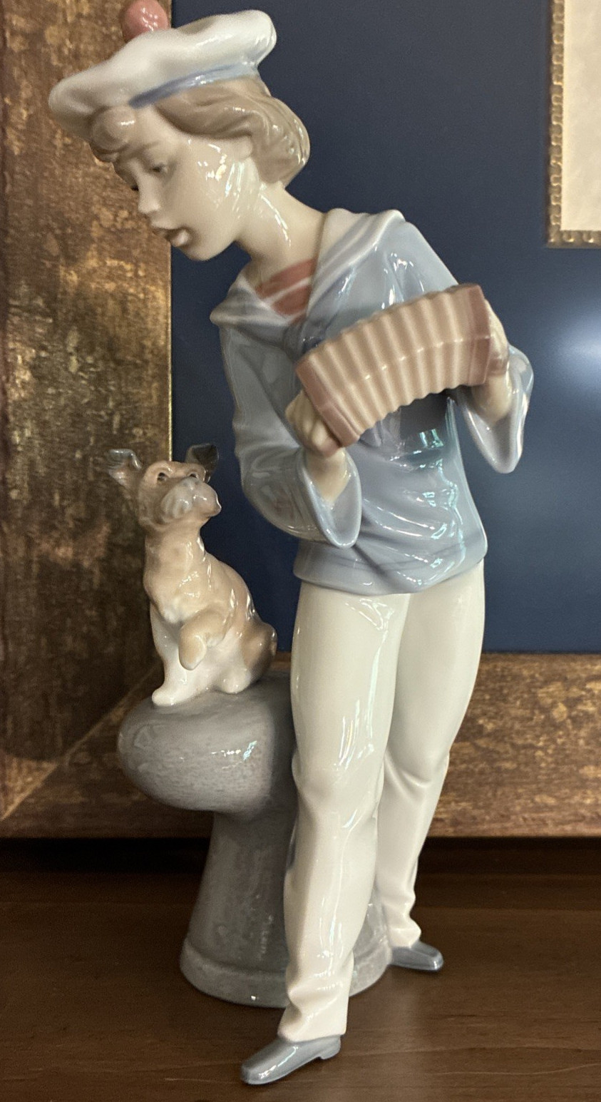 LLADRO "SEASIDE SERENADE" 8.75” TALL PORCELAIN FIGURINE #6197 RETIRED 1998 MINT LLADRO "SEASIDE SERENADE" 8.75” TALL PORCELAIN FIGURINE #6197 RETIRED 1998 MINT