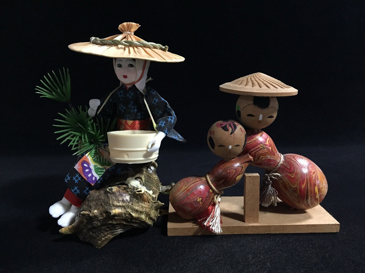 S0992 Vintage Japanese Kokeshi Doll Geisha Kimono Wooden Folk Art Set of 2 S0992 Vintage Japanese Kokeshi Doll Geisha Kimono Wooden Folk Art Set of 2