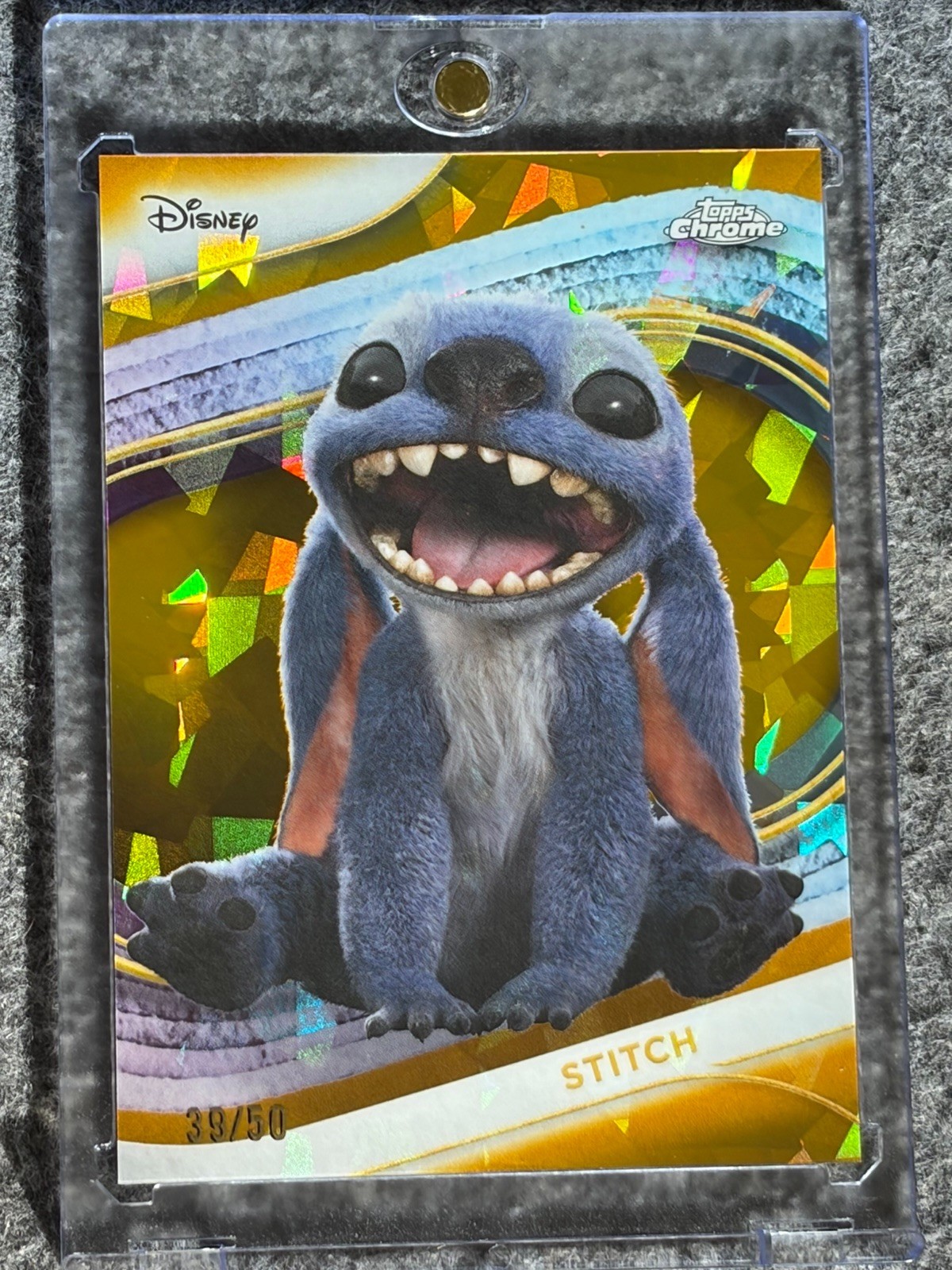 2025 Topps Chrome Sapphire Disney Stitch Gold 39/50 #200 2025 Topps Chrome Sapphire Disney Stitch Gold 39/50 #200