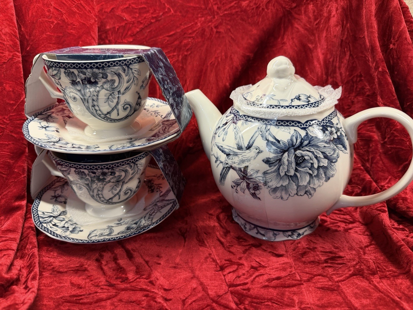 222 Fifth Adelaide Blue Flowers Birds White Tea Pot W/ 2 Cups And Saucers - New 222 Fifth Adelaide Blue Flowers Birds White Tea Pot W/ 2 Cups And Saucers - New