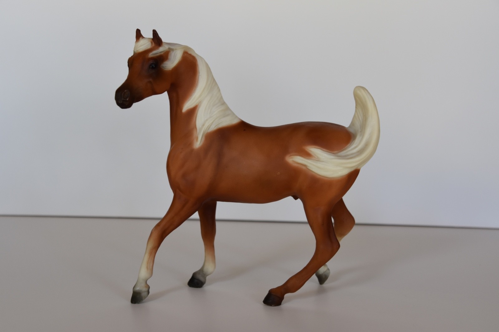 Breyer Traditional Horse #812 Prancing Arabian Stallion Palomino Sham Model Breyer Traditional Horse #812 Prancing Arabian Stallion Palomino Sham Model