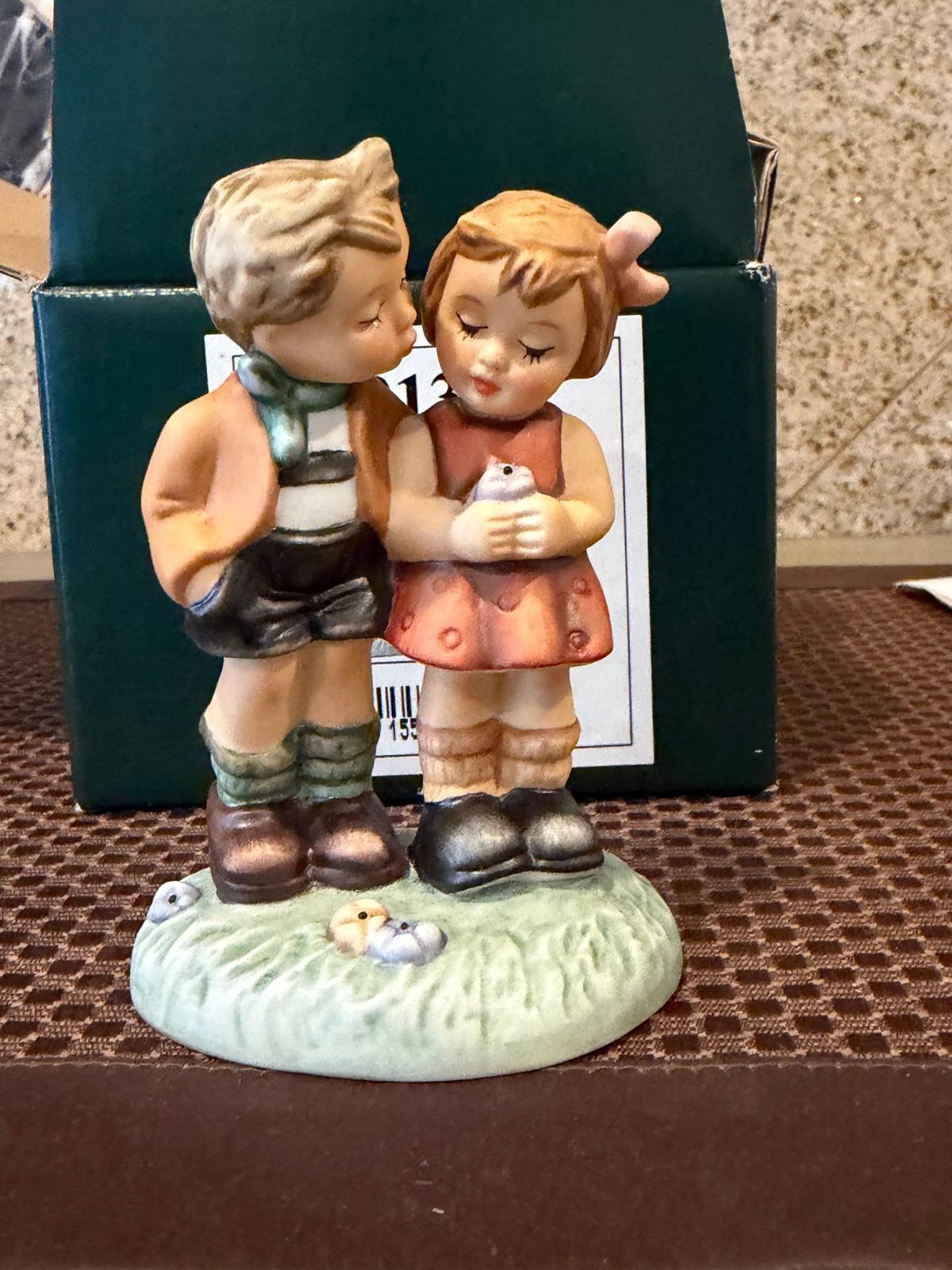 Goebel 301325 Berta Hummel One Delicate Blossom BH 124 Mint Figurine with Box