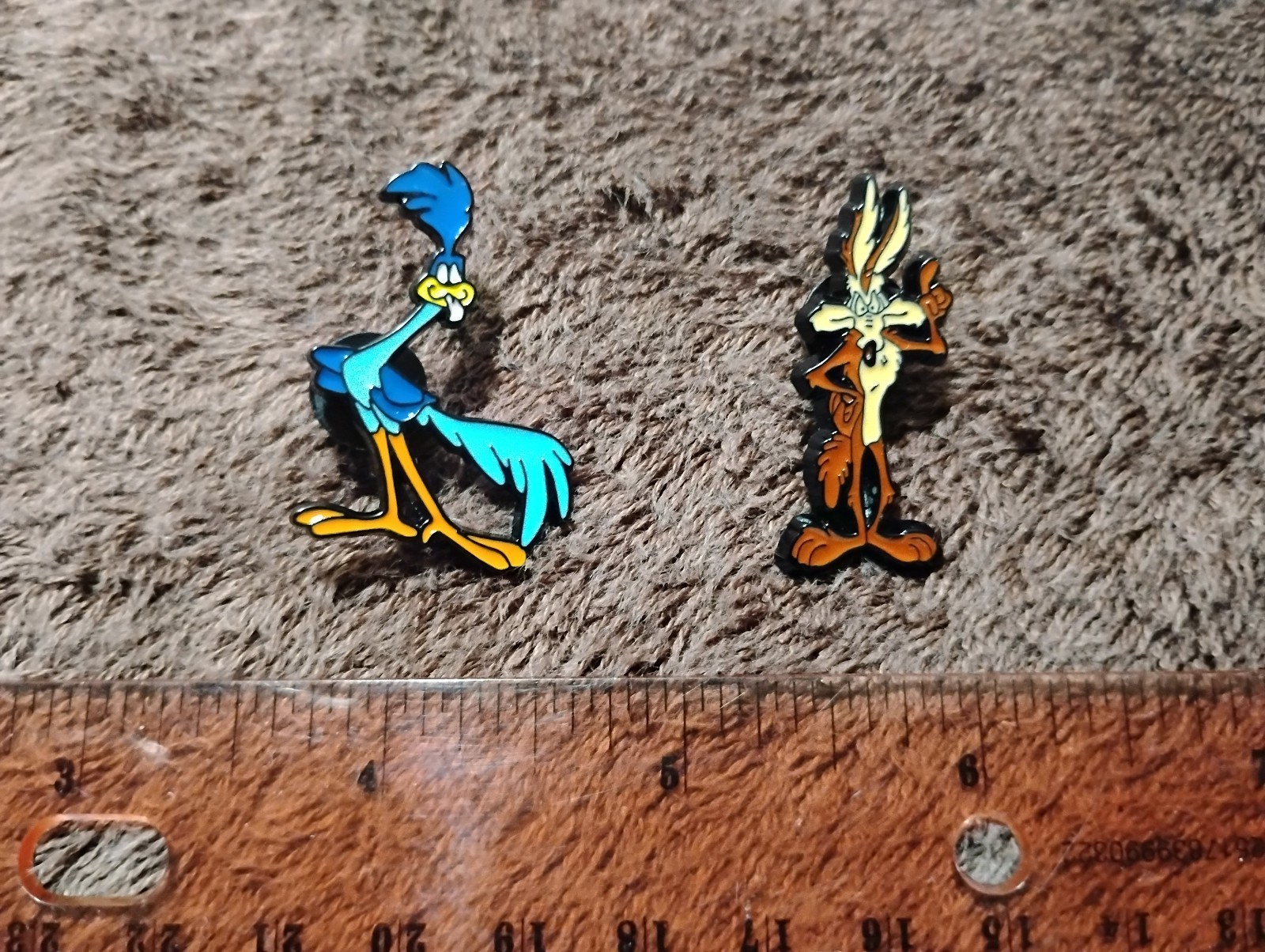 LOONEY TUNES PIN SET enamel pins lot wile e coyote e. the road runner roadrunner LOONEY TUNES PIN SET enamel pins lot wile e coyote e. the road runner roadrunner