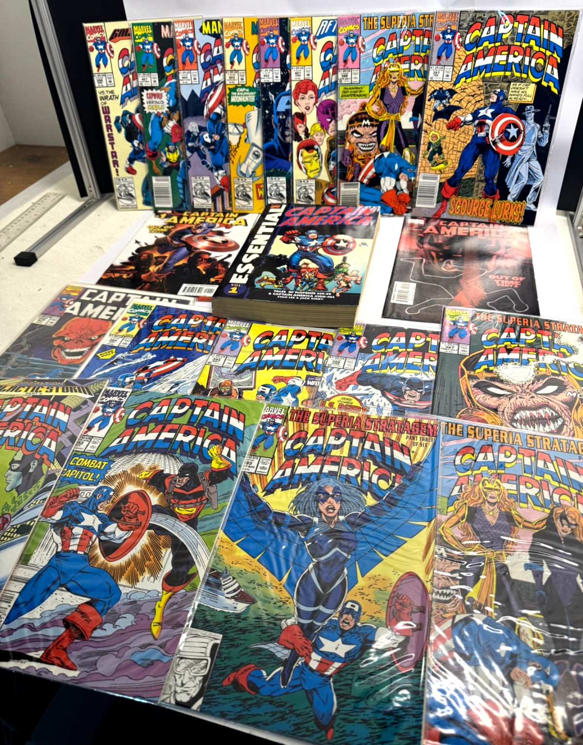 Lot (21) Rare & Vintage Marvel CAPTAIN AMERICA Comic Books and Novel Lot (21) Rare & Vintage Marvel CAPTAIN AMERICA Comic Books and Novel