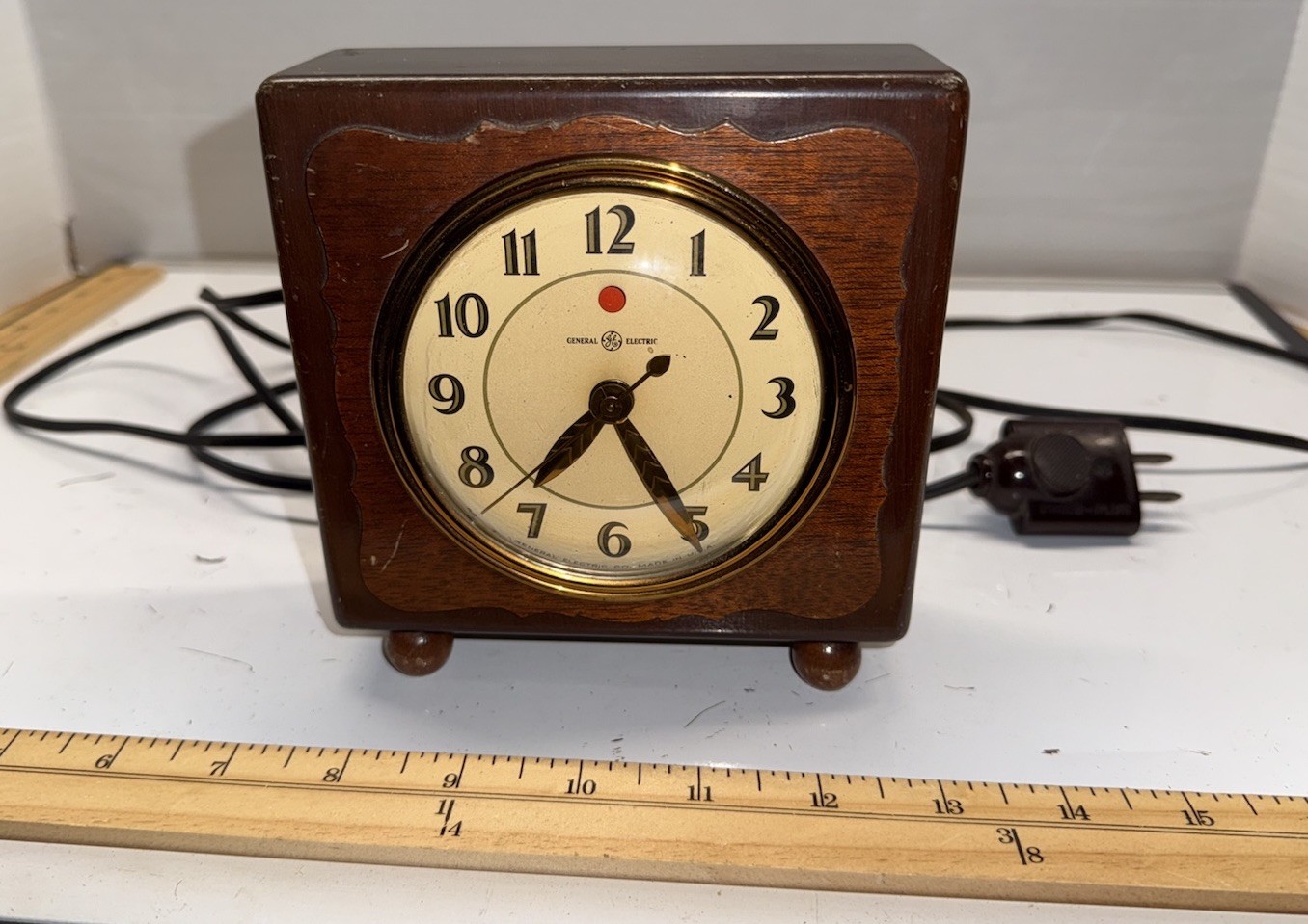 Vintage GE General Electric 3H166 Nimbus Mahogany Electric Desk Clock Running Vintage GE General Electric 3H166 Nimbus Mahogany Electric Desk Clock Running