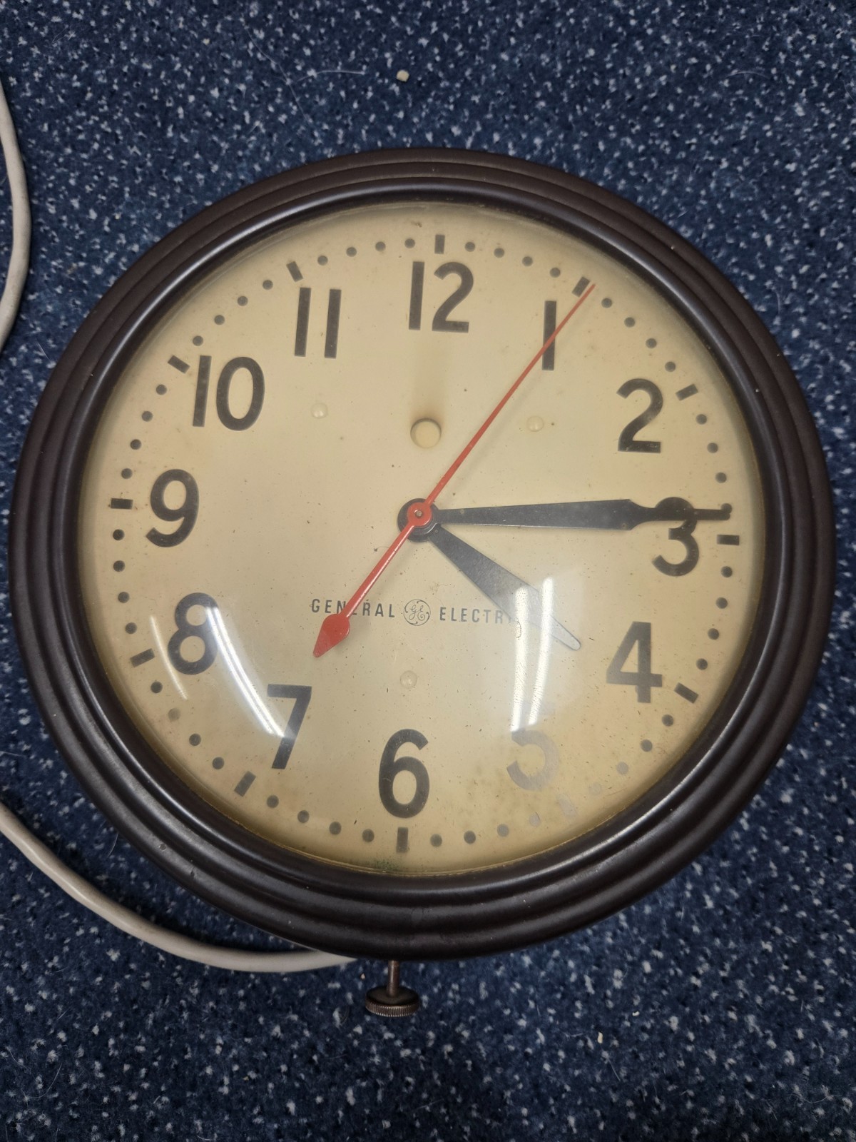 Vintage GE General Electric Industrial Wall Clock Bakelite Glass 1HA1612 - Video Vintage GE General Electric Industrial Wall Clock Bakelite Glass 1HA1612 - Video