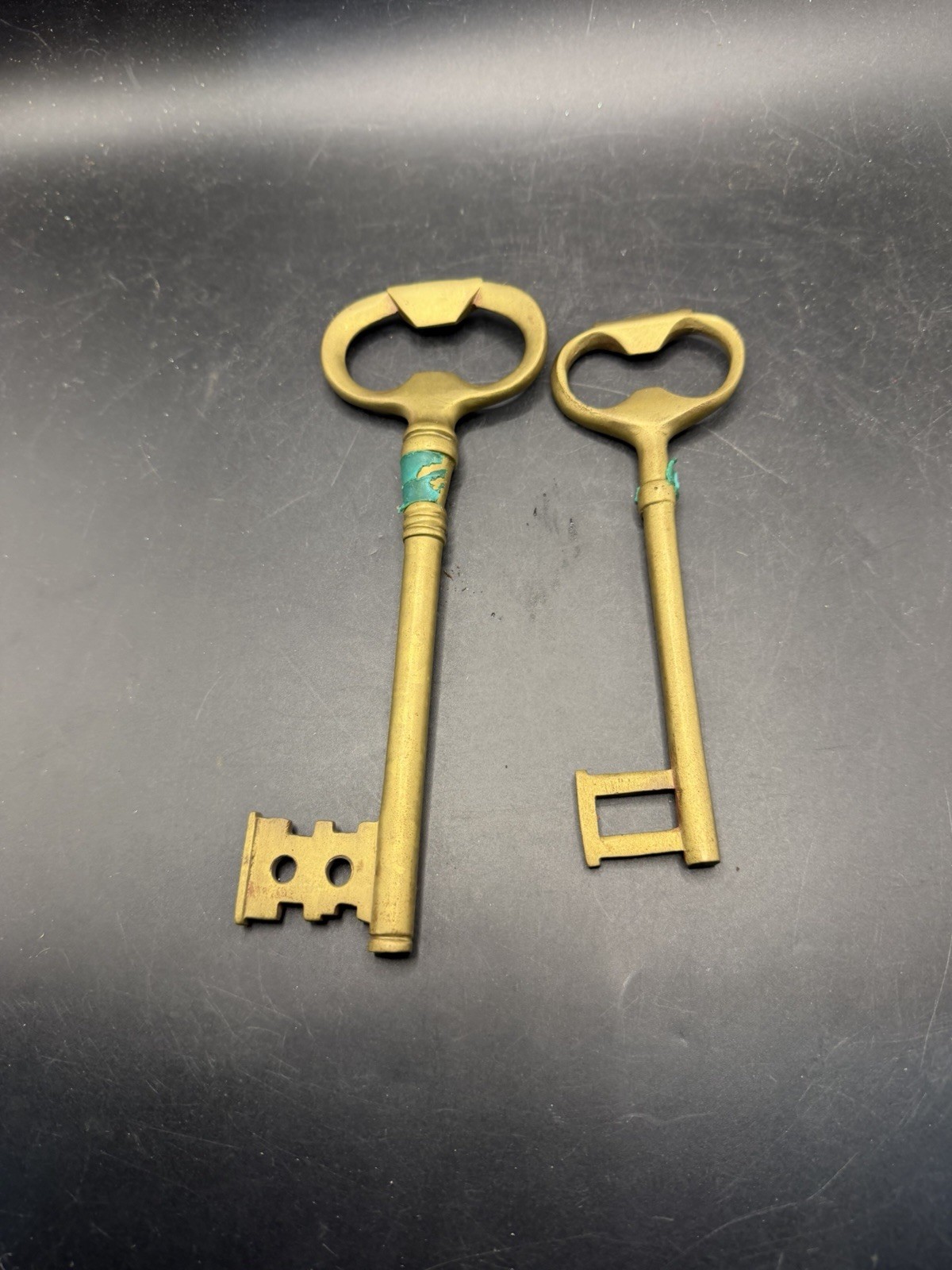 Vintage Brass Skeleton Key Bottle Openers Pair Large Barware Decor 7" 8" Vintage Brass Skeleton Key Bottle Openers Pair Large Barware Decor 7" 8"