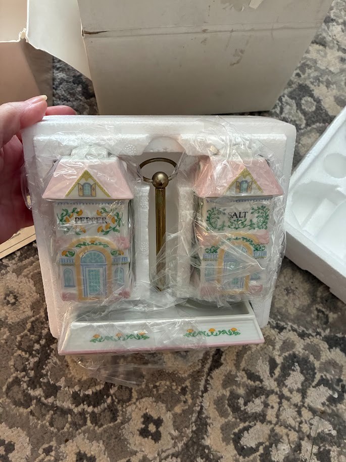 NIB Vintage Lenox Spice Village 1991 Porcelain Salt & Pepper Shaker Set w/Stand NIB Vintage Lenox Spice Village 1991 Porcelain Salt & Pepper Shaker Set w/Stand