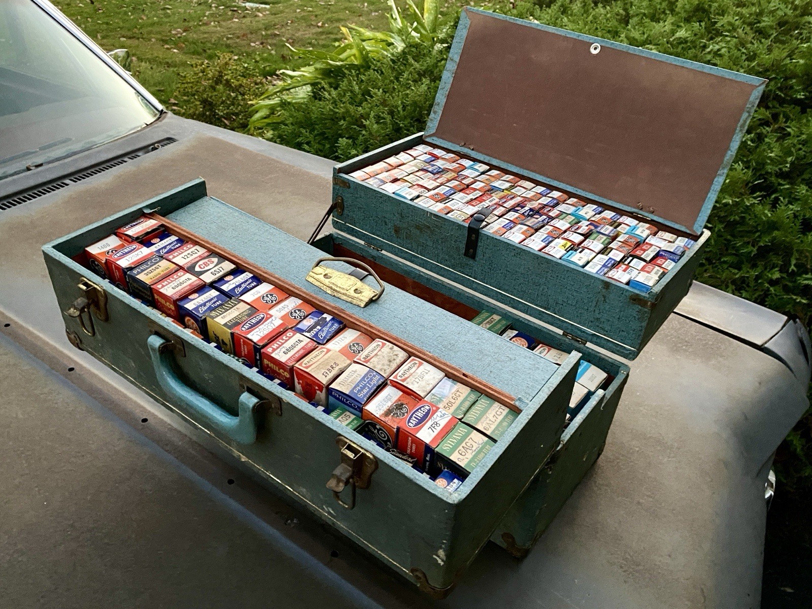 Vintage Vacuum Tube Repair Case + 250 Tubes Raytheon RCA Philco Sylvania GE Etc Vintage Vacuum Tube Repair Case + 250 Tubes Raytheon RCA Philco Sylvania GE Etc