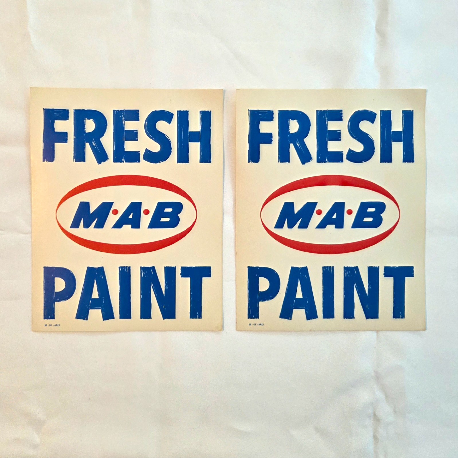 Lot 2 Vintage MAB Fresh Wet Paint Sign Cardstock Paper M.A.B. Paints 7" x 8.75" Lot 2 Vintage MAB Fresh Wet Paint Sign Cardstock Paper M.A.B. Paints 7" x 8.75"