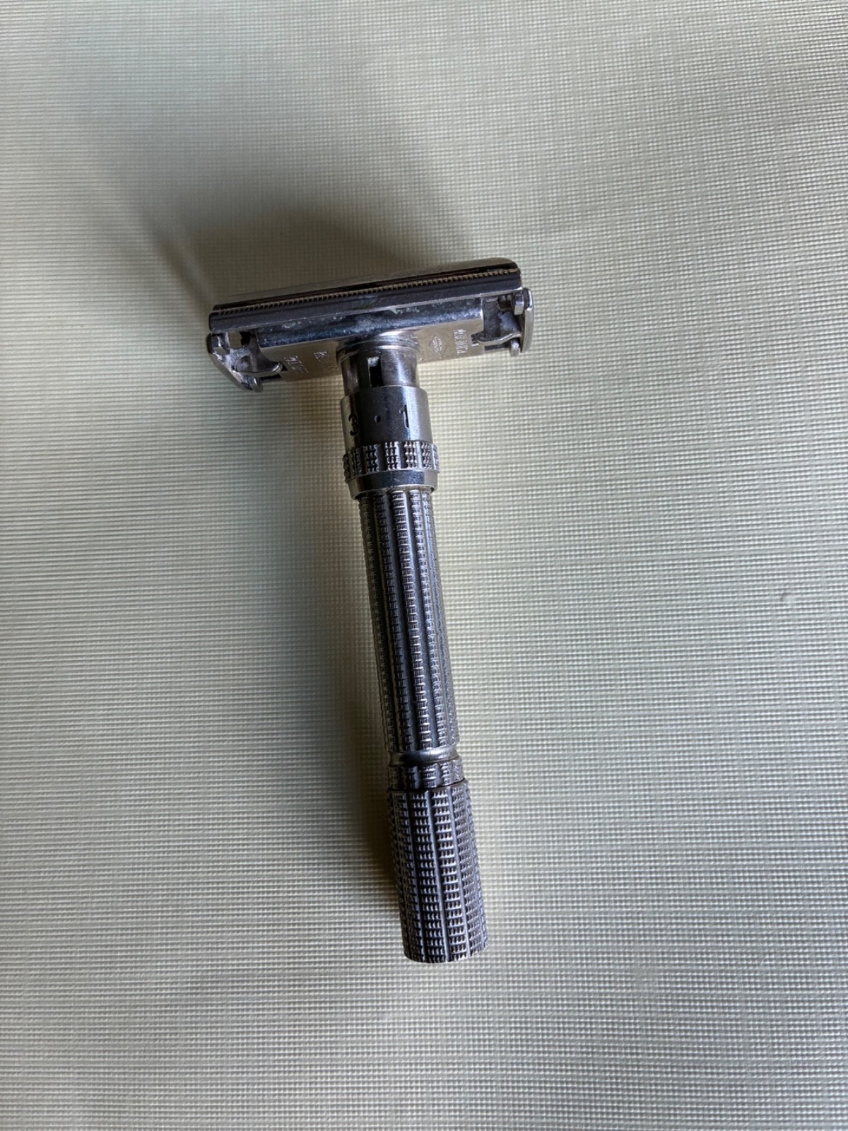Vintage 1962 Gillette H2 slim adjustable 1-9 safety razor Vintage 1962 Gillette H2 slim adjustable 1-9 safety razor