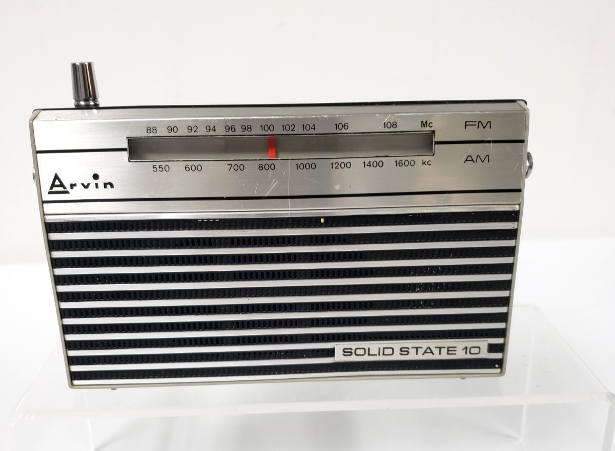 Vintage Arvin Solid State 10 Am/Fm radio NOT working Made in Hong Kong Vintage Arvin Solid State 10 Am/Fm radio NOT working Made in Hong Kong