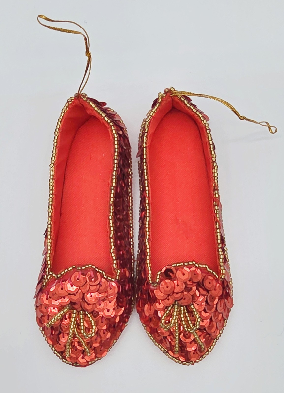 RUBY RED SLIPPER Ornament Sequin Wizard of Oz Dorothy Shoes Christmas 4” Gold RUBY RED SLIPPER Ornament Sequin Wizard of Oz Dorothy Shoes Christmas 4” Gold