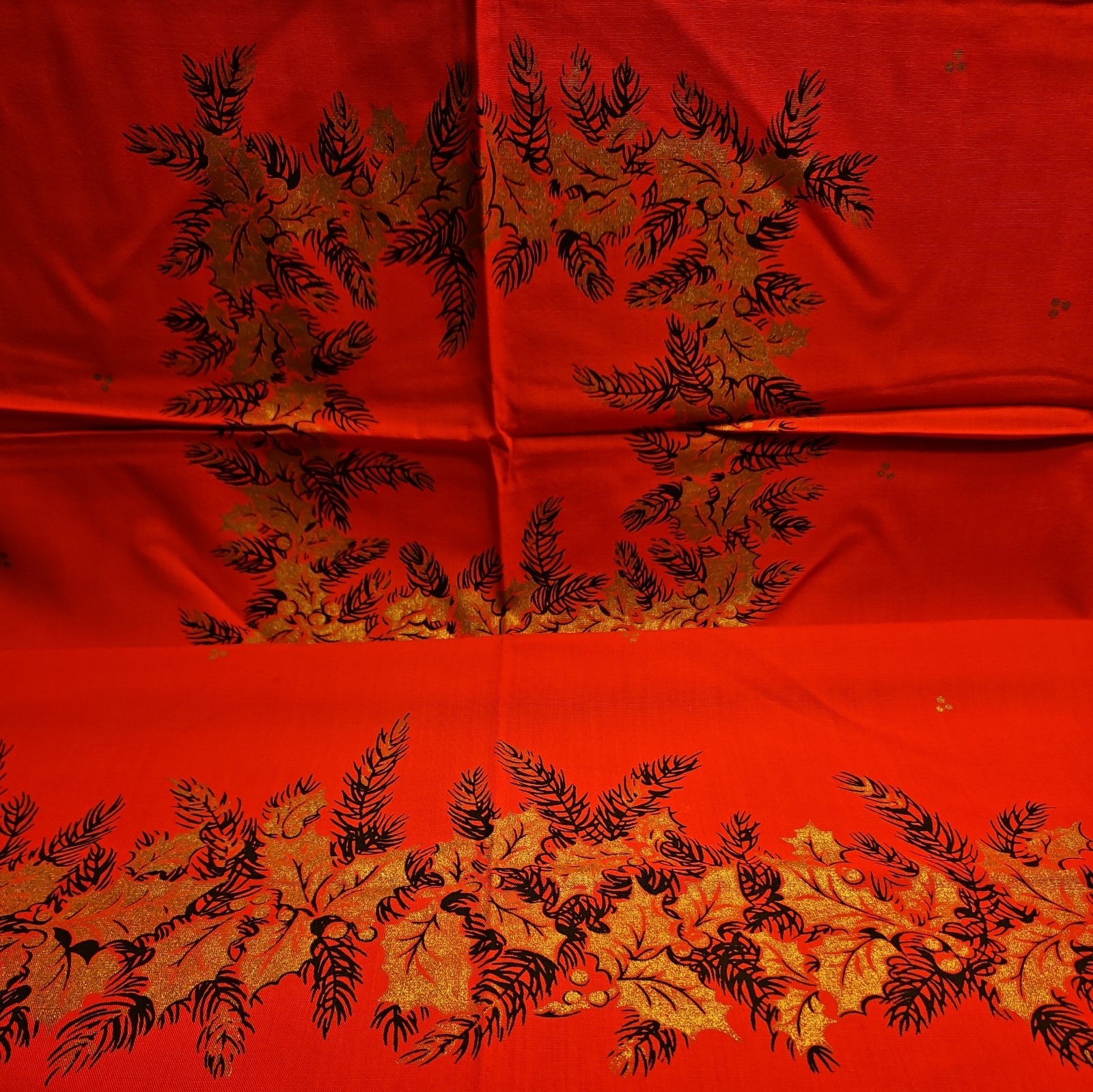 VINTAGE MCM CHRISTMAS TABLECLOTH