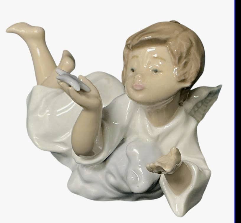 Lladro 5725 Porcelain Figurine "MAKING A WISH" Mint Condition Lladro 5725 Porcelain Figurine "MAKING A WISH" Mint Condition