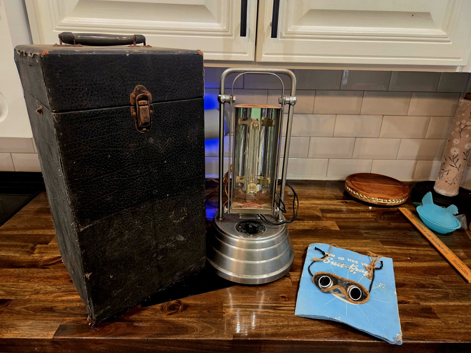 Vintage 1940s Sun-Kraft Model A-1 UV Ray Lamp Case Manual Goggles Untested Vintage 1940s Sun-Kraft Model A-1 UV Ray Lamp Case Manual Goggles Untested