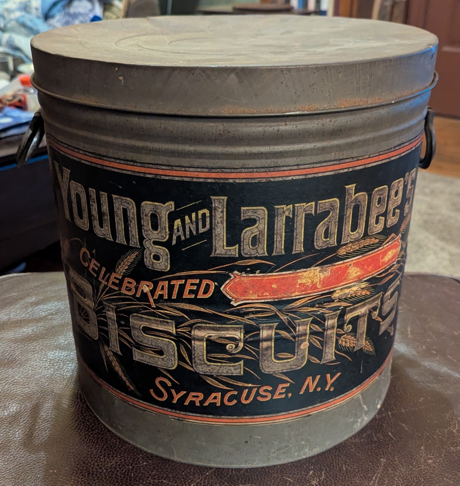 Scarce Large Advertising Tin For Young & Larrabee Biscuits Syracuse NY 12" x 12" Scarce Large Advertising Tin For Young & Larrabee Biscuits Syracuse NY 12" x 12"