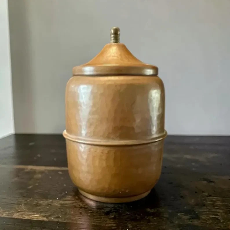 Antique Antique Art's & Crafts Hammered Copper Tobacco Cigar Humidor, Circa 1910 Antique Antique Art's & Crafts Hammered Copper Tobacco Cigar Humidor, Circa 1910