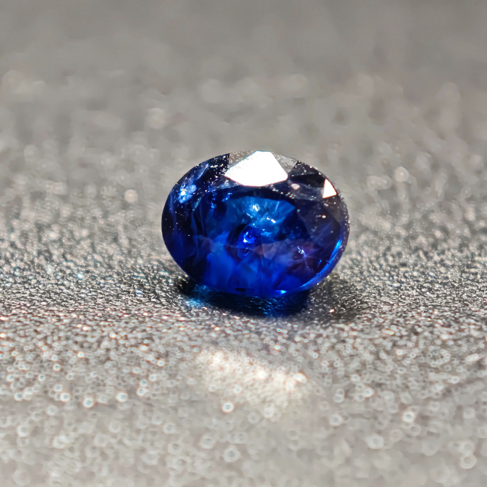 1.36ct Natural Faceted Ceylon Sapphire / Srí Lanka / Crystal Gemstone 1.36ct Natural Faceted Ceylon Sapphire / Srí Lanka / Crystal Gemstone