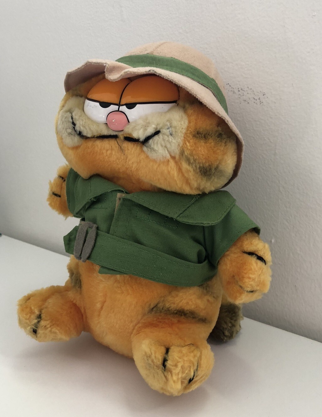 Vintage Garfield on Safari Plush. (9” By: R. Dakin & Co) Vintage Garfield on Safari Plush. (9” By: R. Dakin & Co)