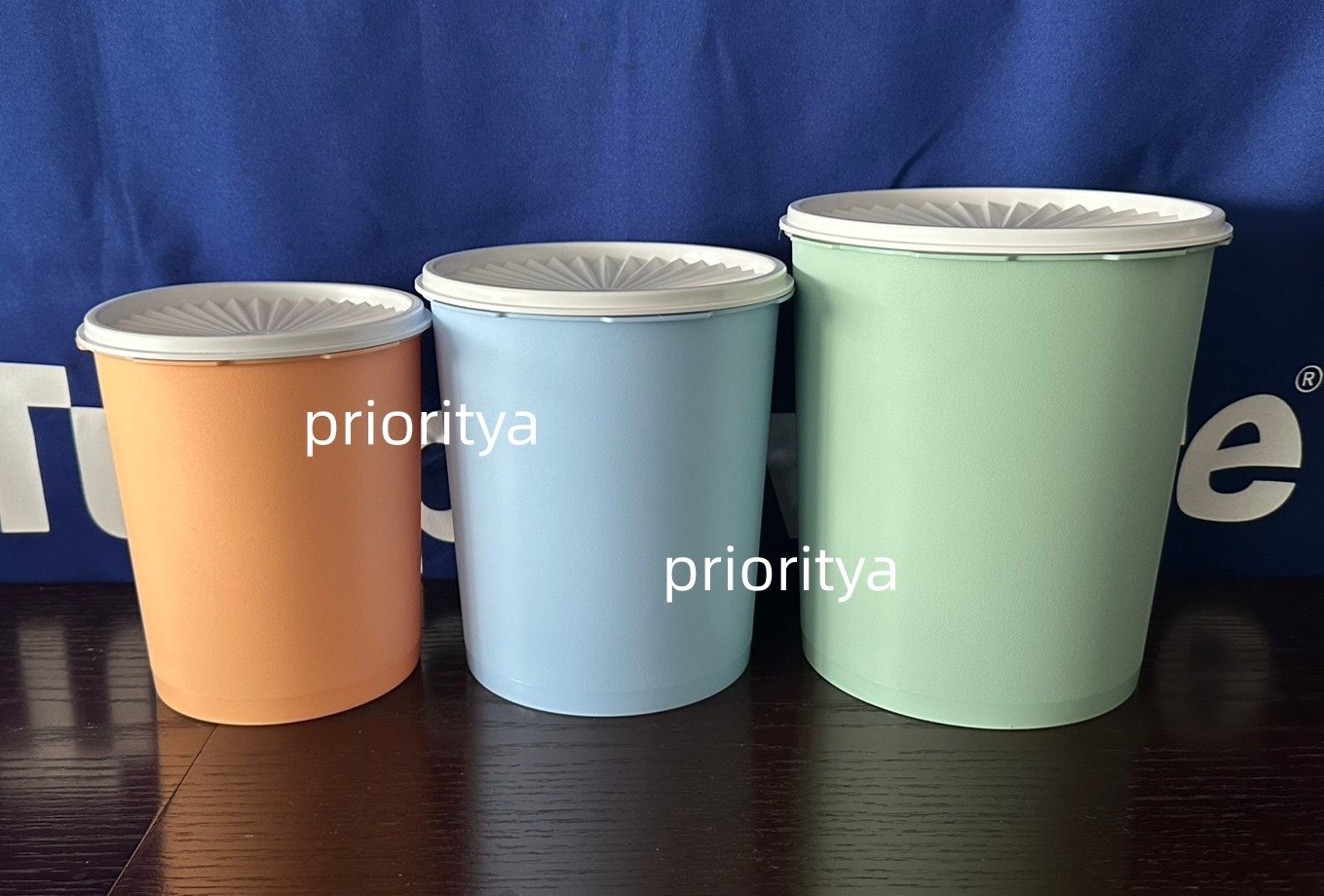 Tupperware Classic Servalier Heritage Decorator Canister 7/11/17 cup Set 3 New Tupperware Classic Servalier Heritage Decorator Canister 7/11/17 cup Set 3 New