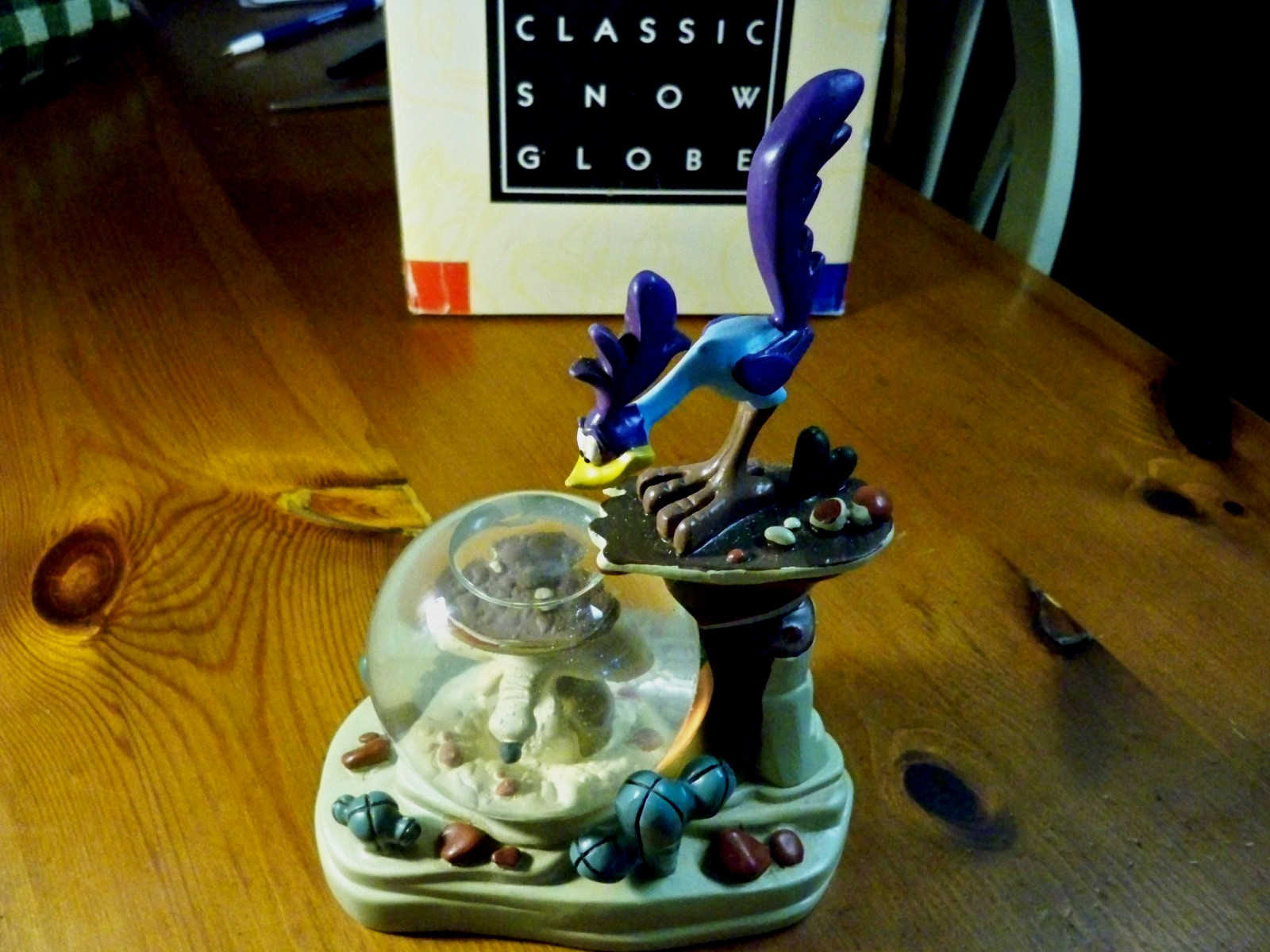 Looney Tunes Wile E Coyote Road Runner NEW IN BOX Classic Snow Globe Very Rare Looney Tunes Wile E Coyote Road Runner NEW IN BOX Classic Snow Globe Very Rare