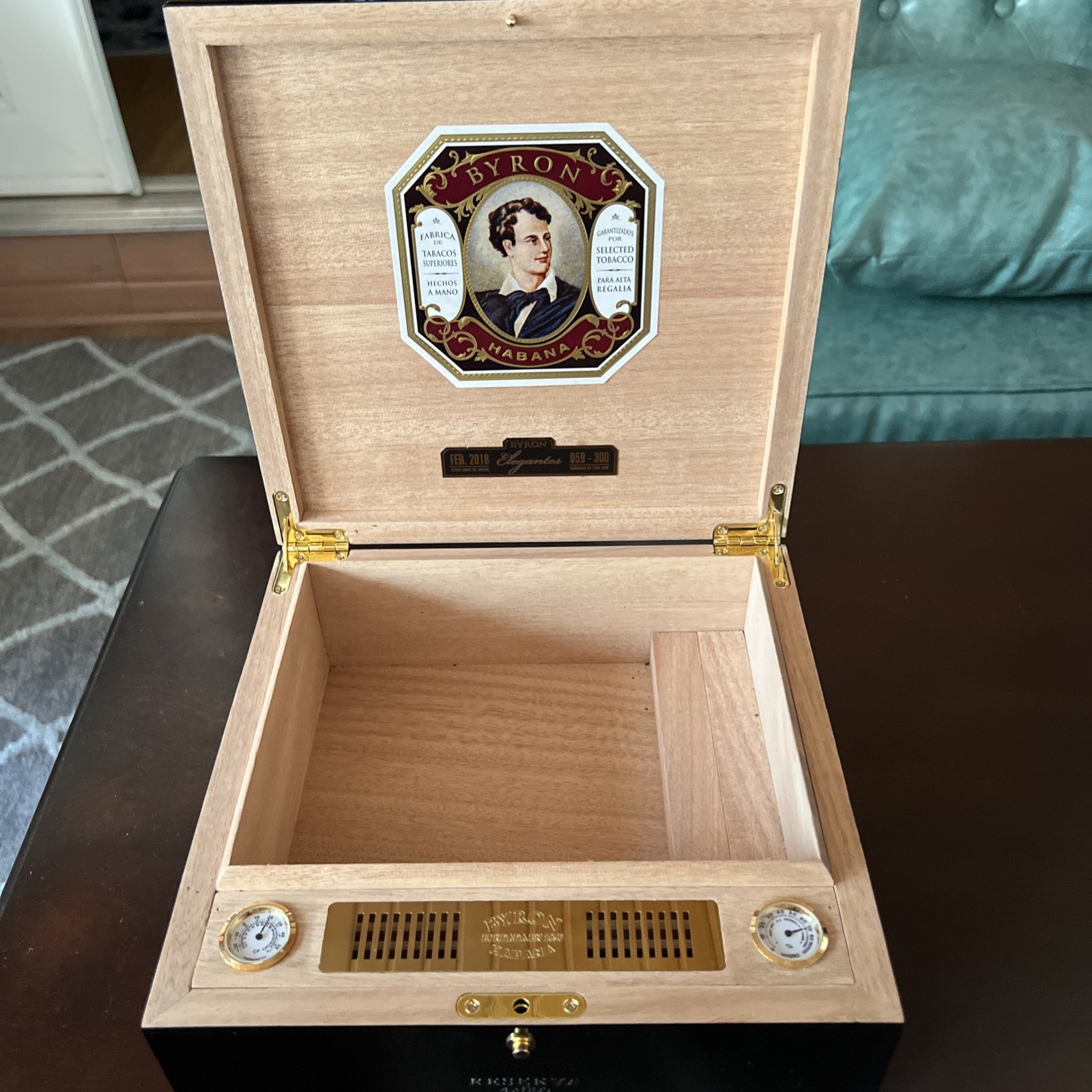 Byron Elegantes Wooden Cigar Box Empty 59-300 Cigar Box Dominican Republic Byron Elegantes Wooden Cigar Box Empty 59-300 Cigar Box Dominican Republic
