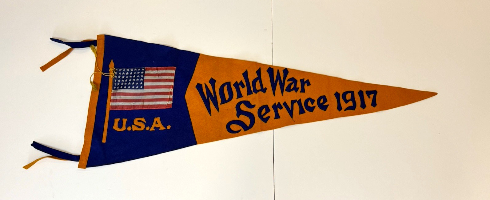 AUTHENTIC WWI "WORLD WAR SERVICE 1917" U.S.A. FELT PENNANT - 35" LENGTH AUTHENTIC WWI "WORLD WAR SERVICE 1917" U.S.A. FELT PENNANT - 35" LENGTH
