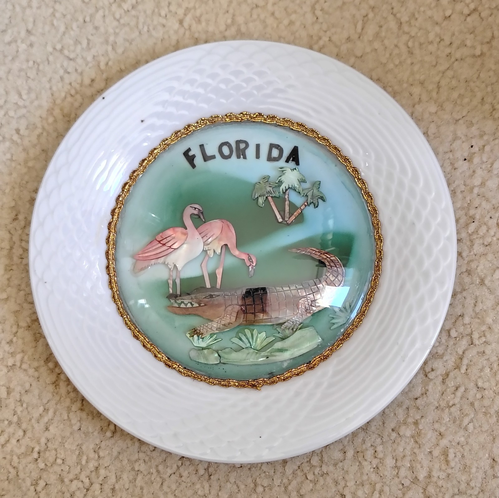 Vtg. 3D Diorama Florida Nacre Collector Plate Flamingos, Gator & Palm Trees Vtg. 3D Diorama Florida Nacre Collector Plate Flamingos, Gator & Palm Trees