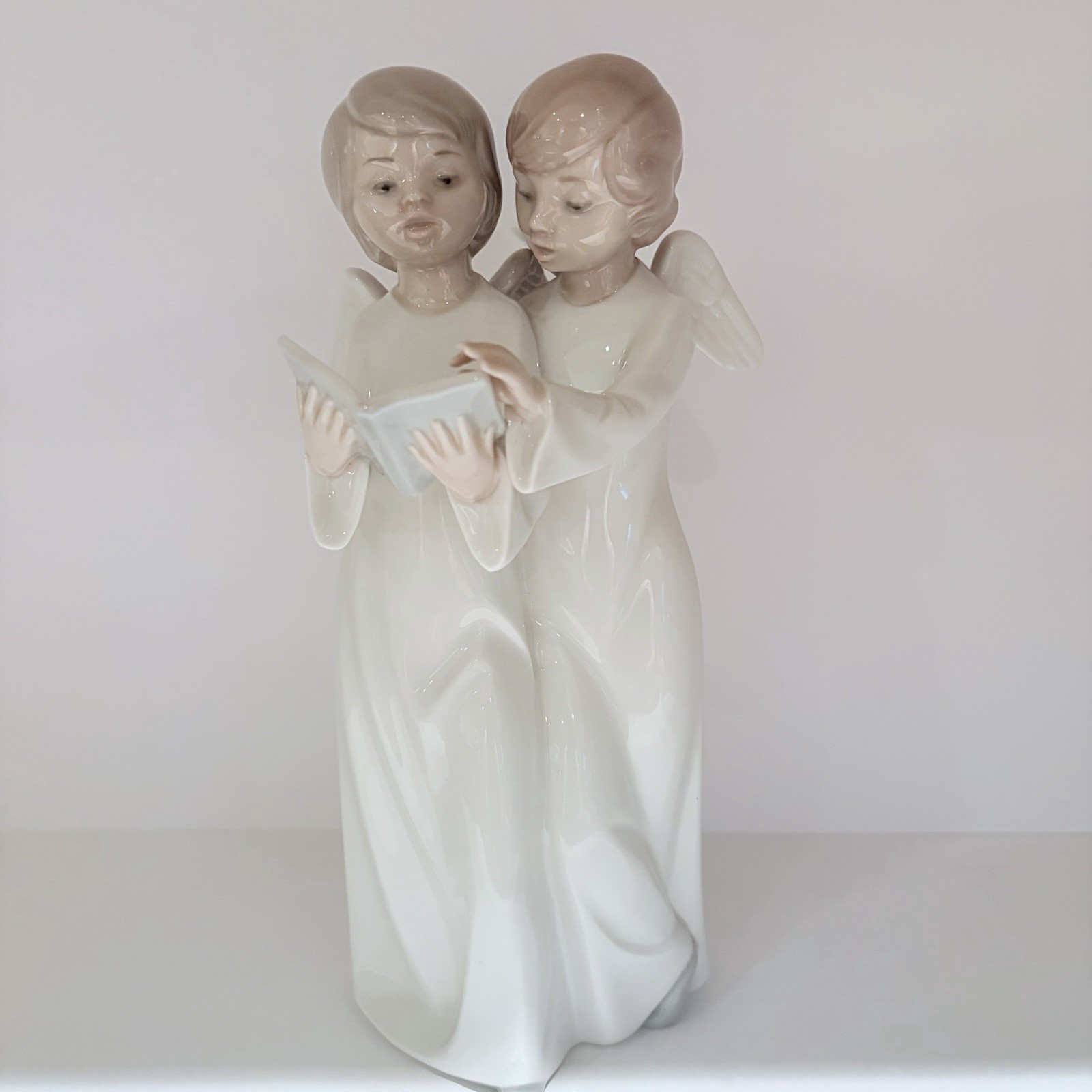 Vintage 1985 Nao Lladro Porcelain #193 Angel's Choir Girl & Boy 8" Vintage 1985 Nao Lladro Porcelain #193 Angel's Choir Girl & Boy 8"