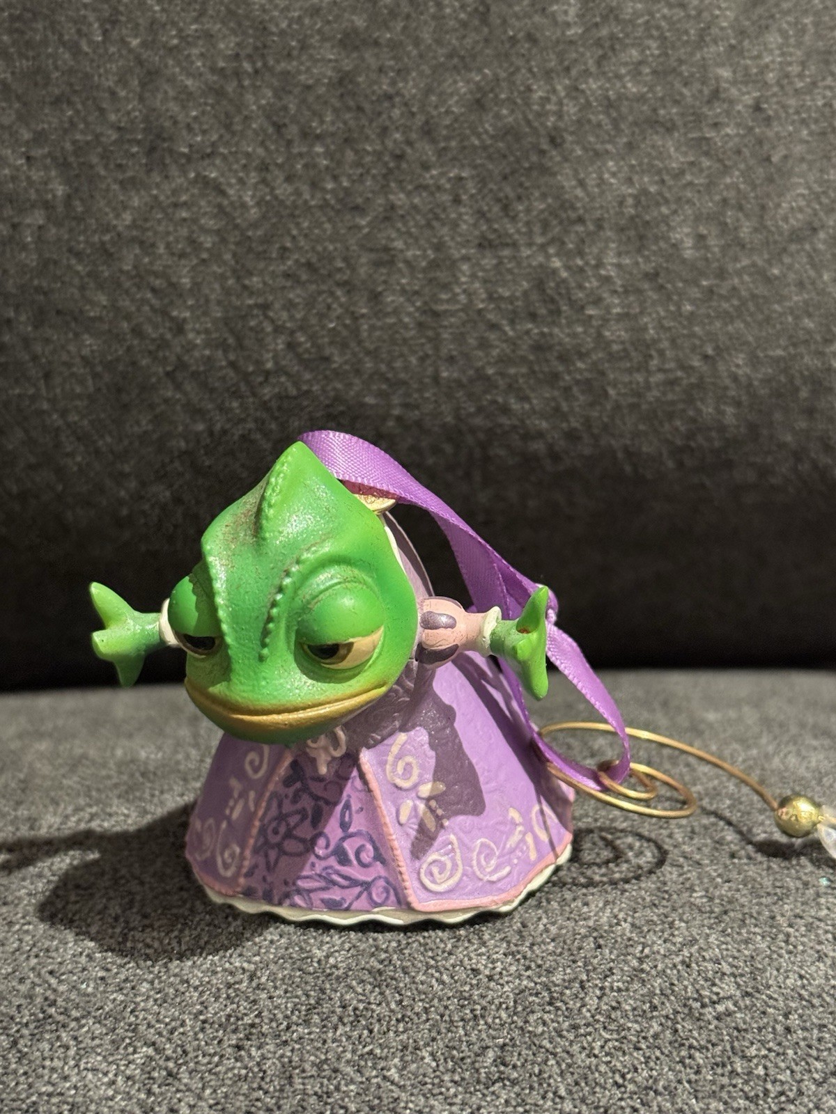 Disney Store Tangled Pascal Chameleon In Rapunzel Dress Sketchbook Ornament 2014 Disney Store Tangled Pascal Chameleon In Rapunzel Dress Sketchbook Ornament 2014