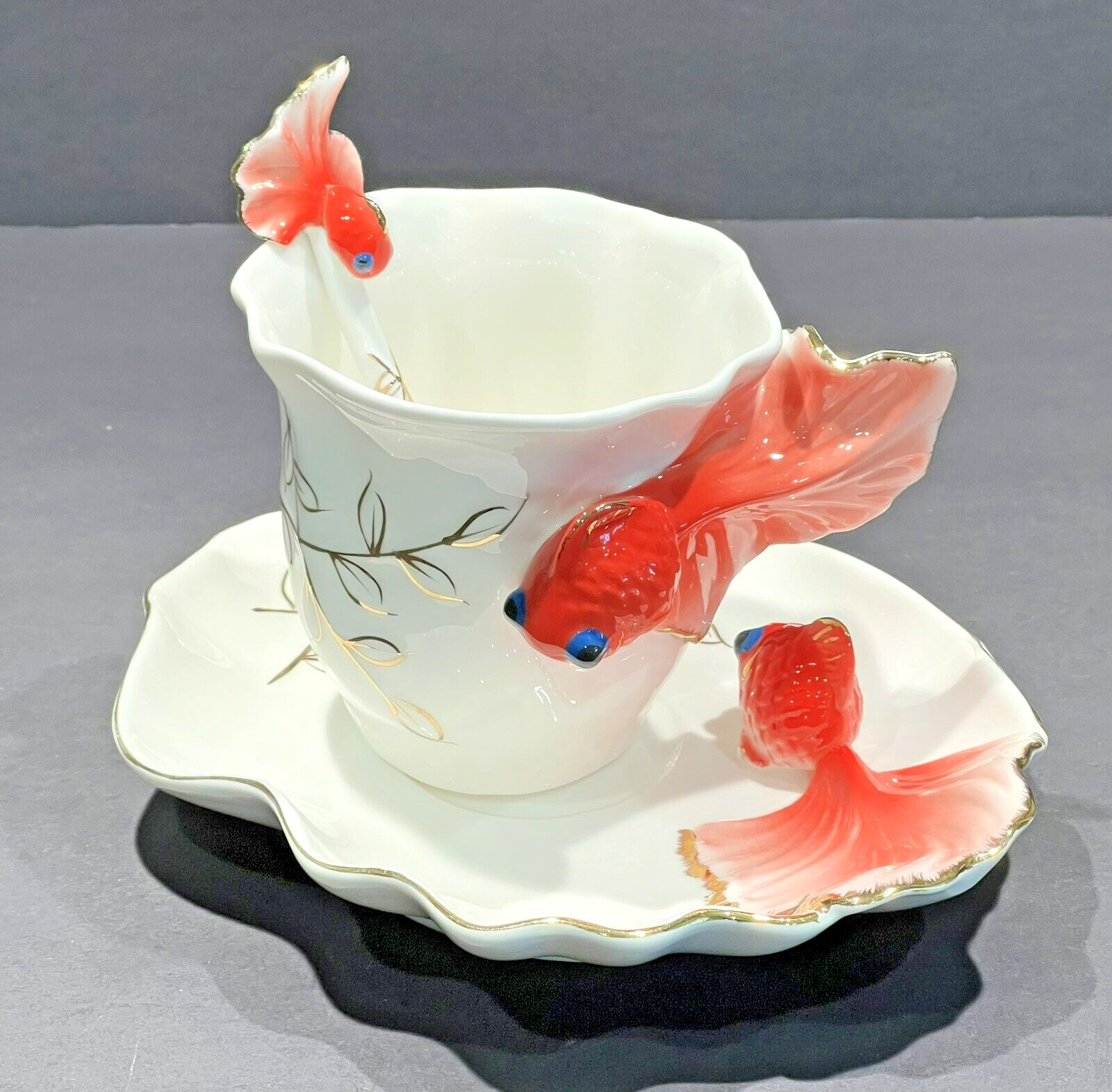 One Piece Creative 3D Goldfish Bone China Ceramic Coffee Cup Saucer and Spoon
